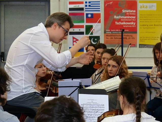 Engagiert und konzentriert bei der Sac...demischen Orchester der Uni Freiburg.   | Foto: Rudiger