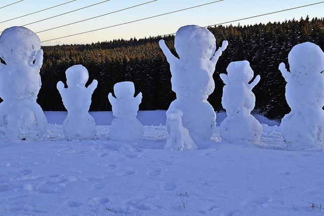 Eine ganze Schneemannfamilie