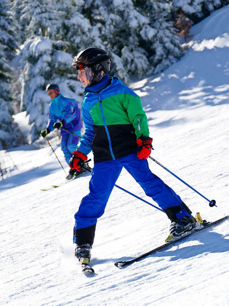 Die verschneite Landschaft rund um den Schauinsland ist ein Gedicht. Bei strahlendem Sonnenlicht genieen Wintersportler und Ausflgler den Schnee.