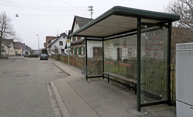 Die Bushaltestelle gegenber der Kirche wird in Nhe des Kindergartens verlegt.   | Foto: Christoph Breithaupt
