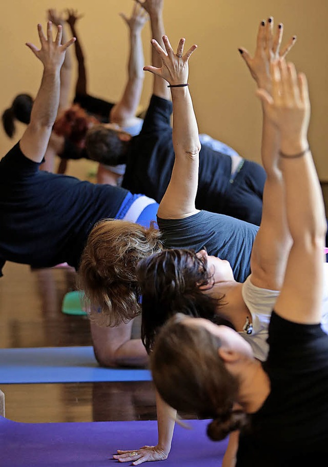 Yoga-Kurse werden neu angeboten in Umk...zingen Angebote im digitalen Bereich.   | Foto: dpa