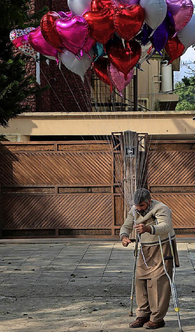 Trotz des Verbots wurde in Pakistan der Valentinstag gefeiert.   | Foto: dpa