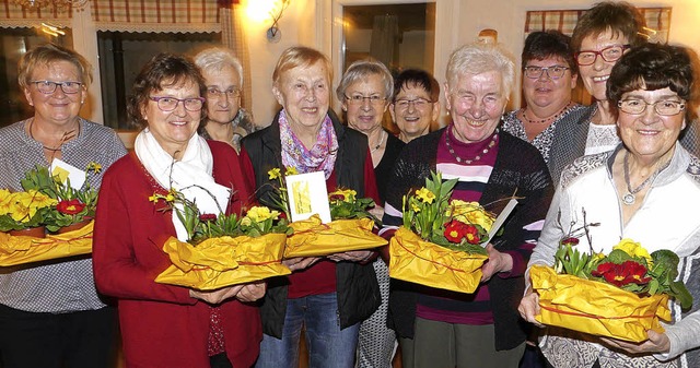 Gleich mehrere Landfrauen wurden bei d...hre langjhrige Mitgliedschaft geehrt.  | Foto: Christel Hlter-Hassler