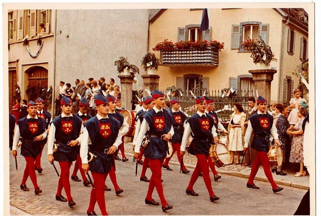 Narrenwams statt Uniform: Der Spielman...en auf (hier in Mllheim im Jahr 1960)  | Foto: privat