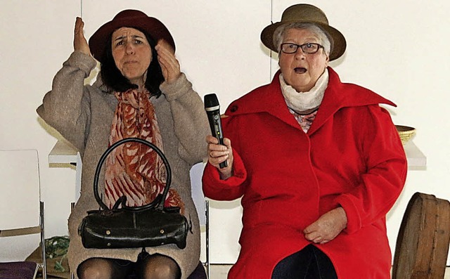 Zwei Damen im Wartezimmer: Sketch beim Seniorennachmittag   | Foto: David