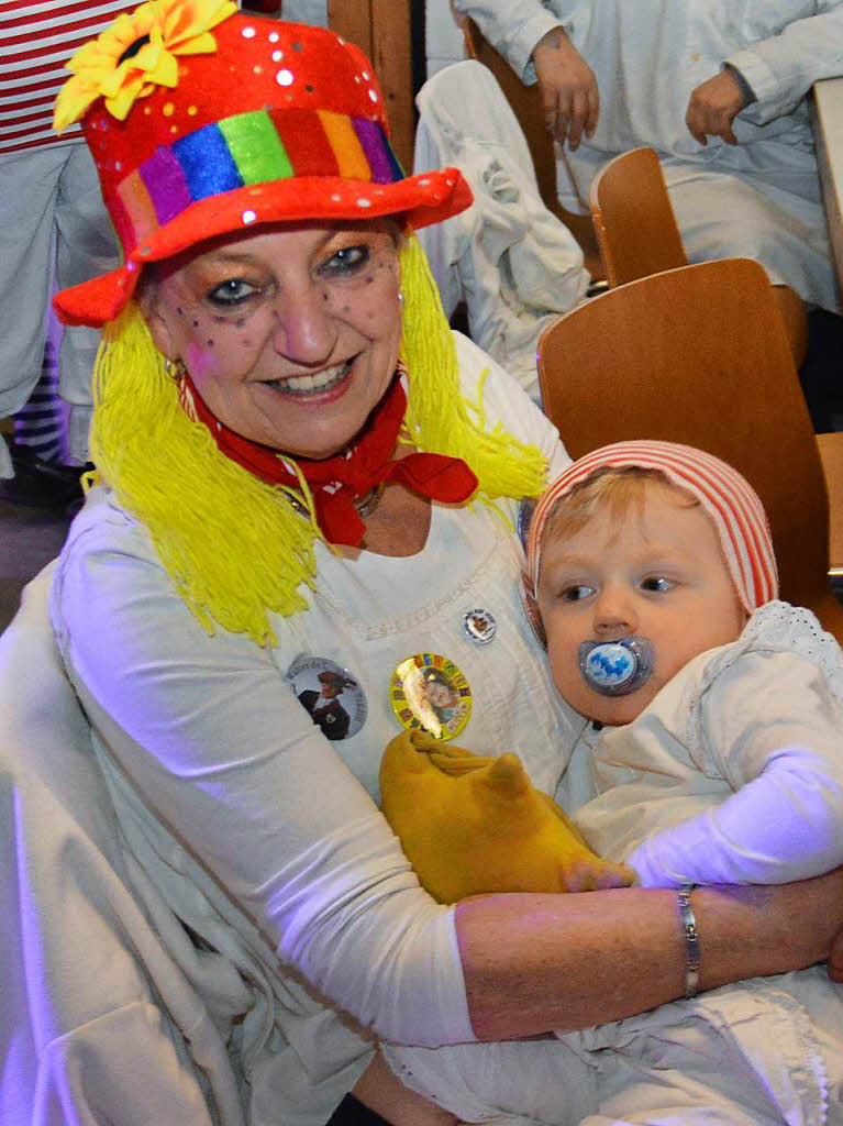 In Langenau waren vor allem die Kinder Hauptdarsteller beim Hemdglunki in der Halle.