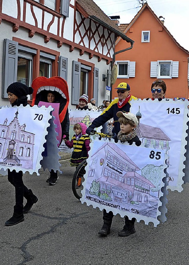 Briefmarken samt Zunge und Postbote   | Foto: Roland Vitt