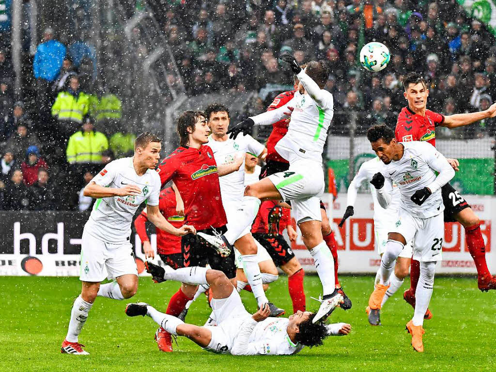 Eine durchwachsene Partie sahen die Zuschauer im Schwarzwaldstadion. Im Schneetreiben gewann der Sportclub mit 1:0 gegen Bremen.