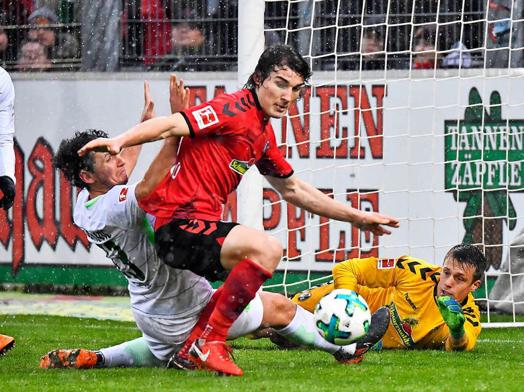 Eine durchwachsene Partie sahen die Zuschauer im Schwarzwaldstadion. Im Schneetreiben gewann der Sportclub mit 1:0 gegen Bremen.