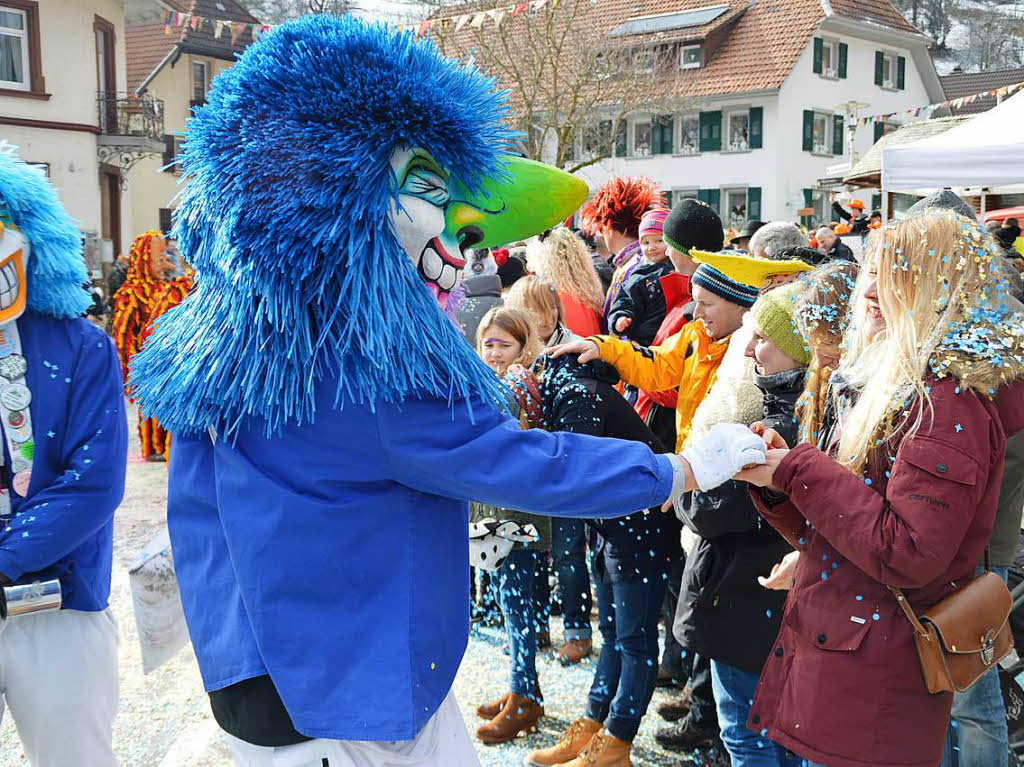 Belchendorf in Narrenhand: In Neuenweg zogen die Fasnchler beim Umzug durchs Dorf.