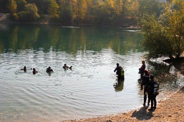 Sporttaucher von Taucherinsel Neuenbur...enkener Baggersee von allerhand Unrat.  | Foto: privat