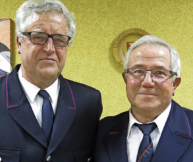 Zwei neue Ehrenmitglieder der Feuerwehr; Ulrich Held und Hermann Bhrer  | Foto: Georg Vo