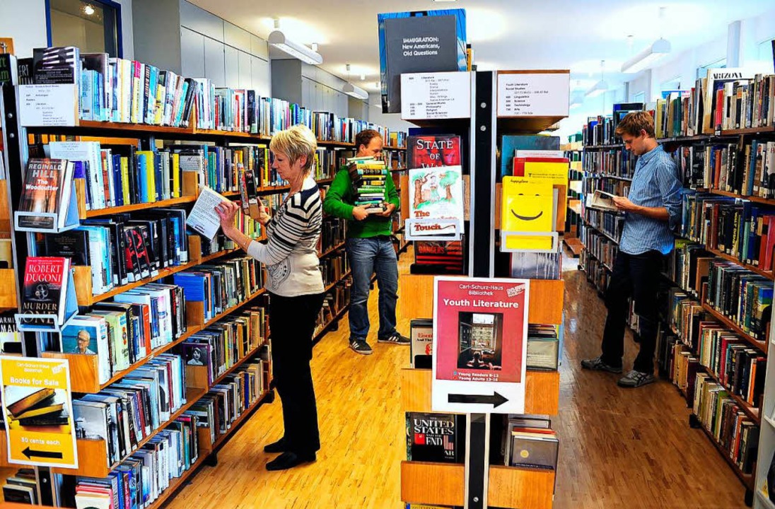 Die Bibliothek im Carl-Schurz-Haus hat...rachigen Büchern und DVDs in Südbaden.  | Foto: Thomas Kunz