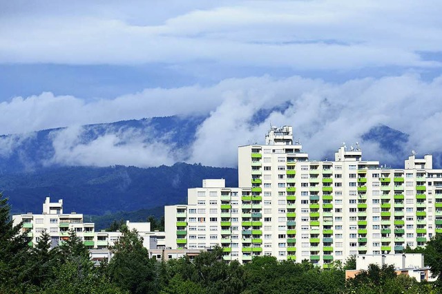 Der Hochhauskomplex Max und Moritz gehrt zu den grten Gebuden in Freiburg.  | Foto: Ingo Schneider