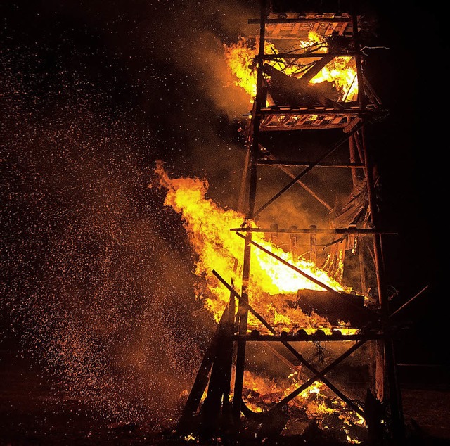 Holzschlag:  Die Flammen loderten, die...nkengerst an diesem Abend aber nicht.  | Foto: Wolfgang Scheu