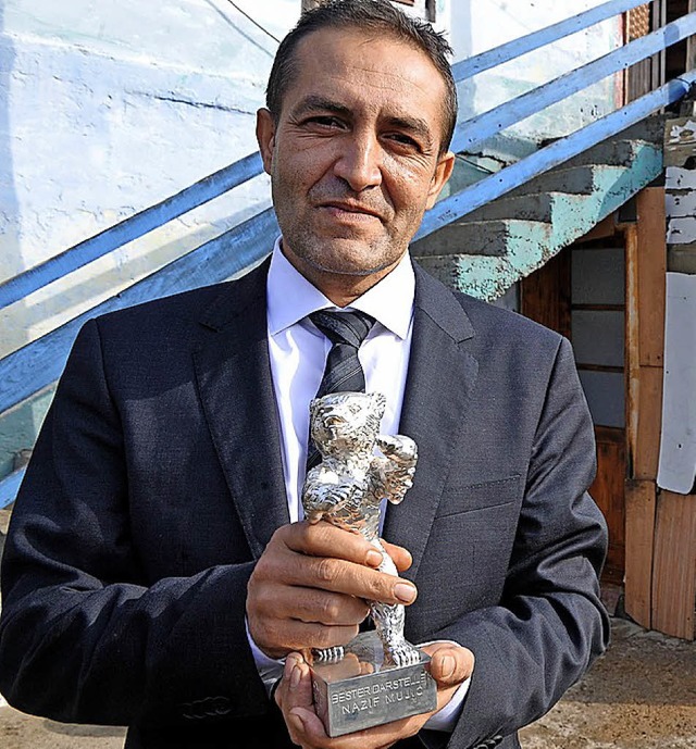 Nazif Mujic mit seinem Silbernen Bren   | Foto: dpa