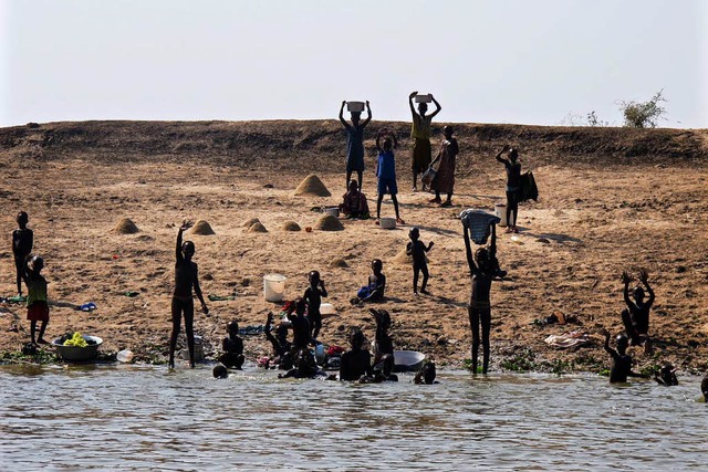 Noch ist das Leben am Akobo-Fluss frie...ochen  wird der Krieg auch hier sein.   | Foto: Dieterich