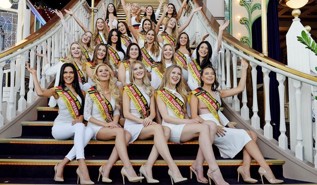 Die Kandidatinnen zur Wahl der Miss Germany im Europa-Park    | Foto: dpa