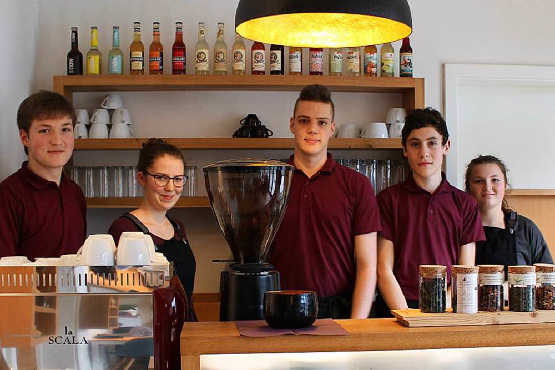 Das Café Löwenz-Team (v.l.n.r.): Josch...ann, Jeremias Brand und Cleo Schaumann  | Foto: Theresa Ogando