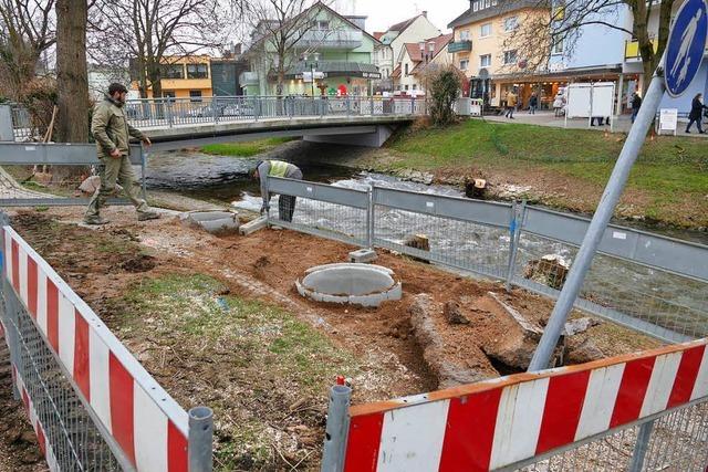 Splitter-Stahl: Bau der Behelfsbrcke hat begonnen