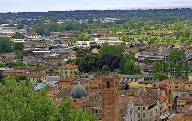 Pietrasanta bleibt der Schwerpunkt der...e am Meer ein lohnenswertes Reiseziel.  | Foto: Rolf Reimann