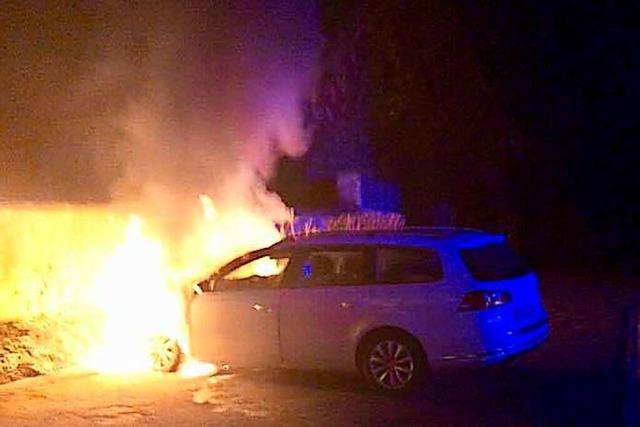 25. Fall der Ortenauer Brandserie: Unbekannter zündet zwei Autos in Kippenheim an