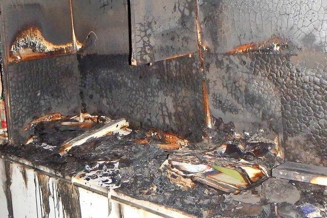 Zwei Verletzte nach Brand in Mehrfamilienhaus