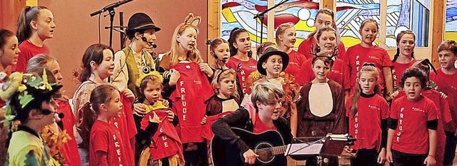 Gemeinsam sangen die Kinder der VHS-Th...uppe mit den &#8222;Freudekids&#8220;   | Foto: Privat