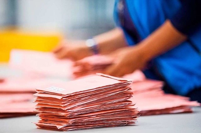 Fr die OB-Wahl am 22. April werden noch Wahlhelfer gesucht.  | Foto: dpa