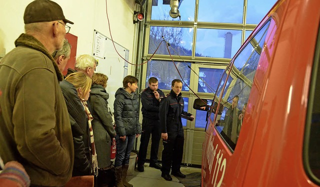 Kommandant Benjamin Ernst (rechts) inf...einderte ber die Situation der Wehr.  | Foto: Sahli