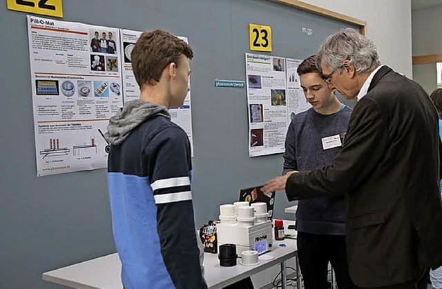 Yannick Resch und Benedikt Heim zeigte...eim Offenburger Kongress ihr Projekt.   | Foto: Renate Spanke