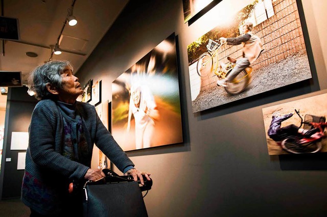 Inzwischen hat sie schon mehrere Ausstellungen organisiert.  | Foto: AFP