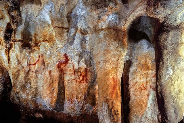 Kunst des Neandertalers an einer Hhlenwand in Cartagena, Spanien.   | Foto: dpa