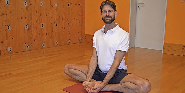 Alex Fraim in  der Yogastellung &#8222;gebundener Winkel&#8220;   | Foto: ban