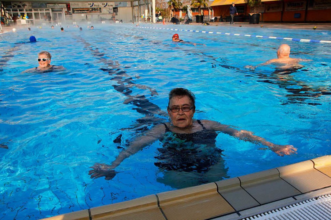 Christa Kozian kommt aus Lneburg und ...ihrer Familie in Karlsruhe Badeurlaub.  | Foto: Dora Volke