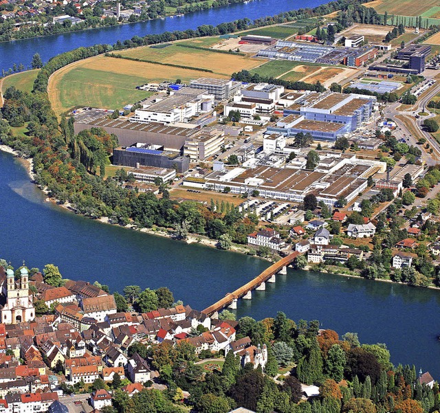 Blick ber die Altstadt von Bad Sckin...rma Novartis im schweizerischen  Stein  | Foto: Archivfoto: Erich Meyer