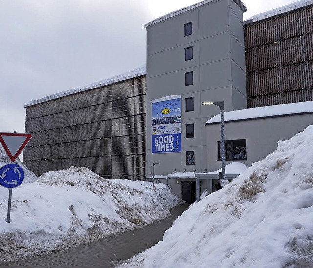 Das Parkhaus auf dem Feldberg ist an g...t soll ein Verkehrsleitsystem helfen.   | Foto: Susanne Gilg