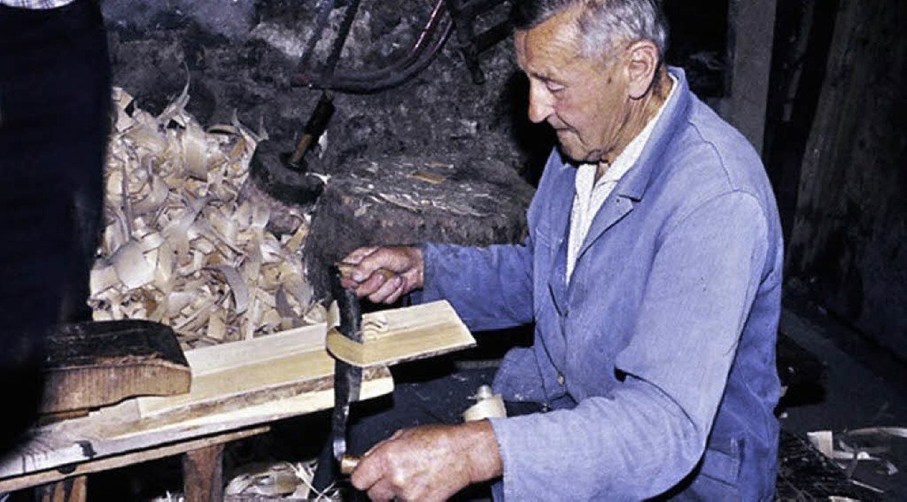 Schindelmacher Johann Schmidt bei der Arbeit  | Foto: Privat