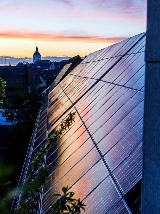Lohnt sich wieder: die Solaranlage auf dem Hausdach  | Foto: Adobe