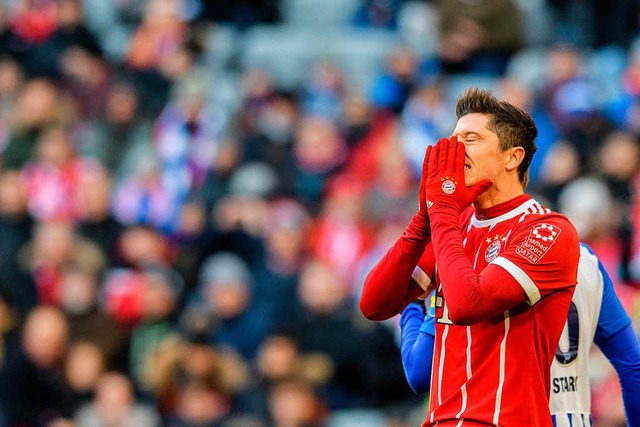 Kann es nicht fassen: Robert Lewandowski.  | Foto: dpa