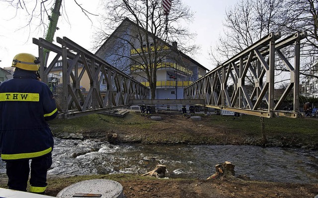 ber eine Behelfsbrcke musst du gehen...der Bernhardusbrcke ist wieder frei.   | Foto:  Volker Mnch