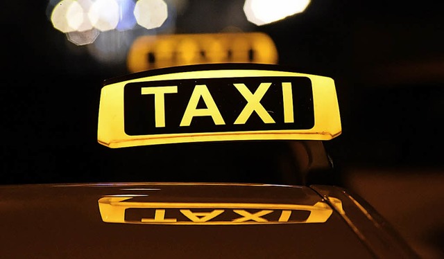 Ein Taxifahrer verfolgt nach einer nc...rgast &#8211; allerdings ohne Erfolg.   | Foto:  dpa