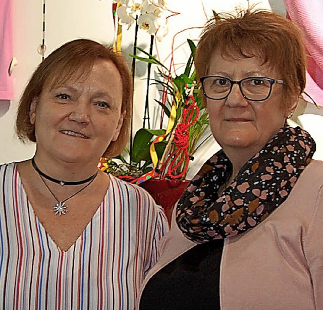Nadja Ramsch (links) und Erika Bauer bedanken sich bei ihren treuen Kundinnen.  | Foto: HF