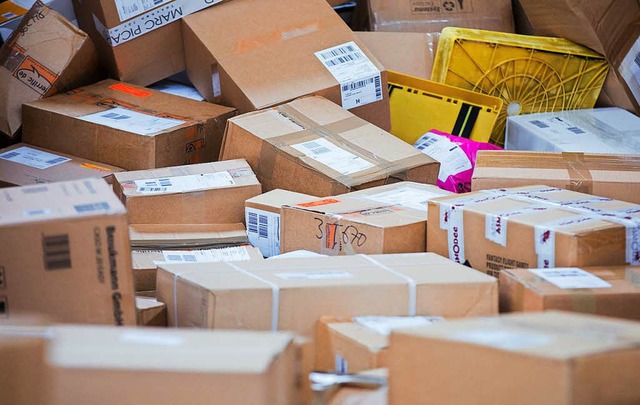 Tausende Paketen und Pckchen werden tglich verschickt.   | Foto: Symbolbild: dpa