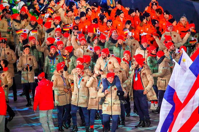 Das erfolgreiche deutsche Team bei der Schlussfeier  | Foto: dpa