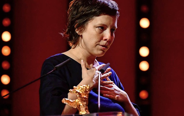 Adina Pintilie  erhielt fr ihr Filmex...Touch Me Not&#8220; den Goldenen Bren  | Foto: AFP/Tobias Schwarz