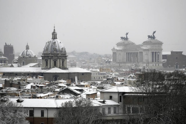 In Rom lie die Klte das ffentliche Leben erstarren.  | Foto: dpa