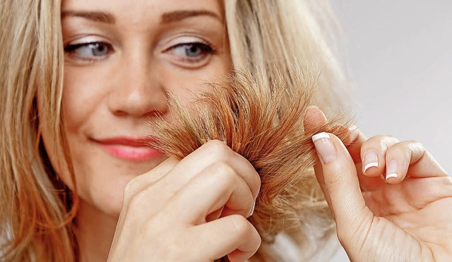 Lange Haare neigen an den Spitzen zu Spliss.   | Foto: dpa