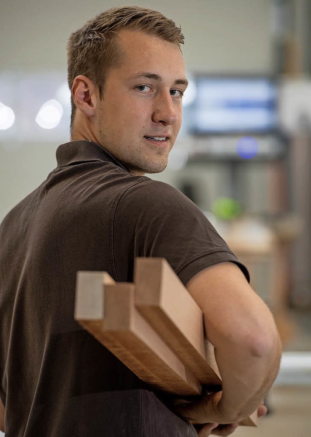 Marc Depken bei der Arbeit: Viele Azub...perlich anstrengende Arbeit gewhnen.   | Foto: Ingo Wagner (dpa)