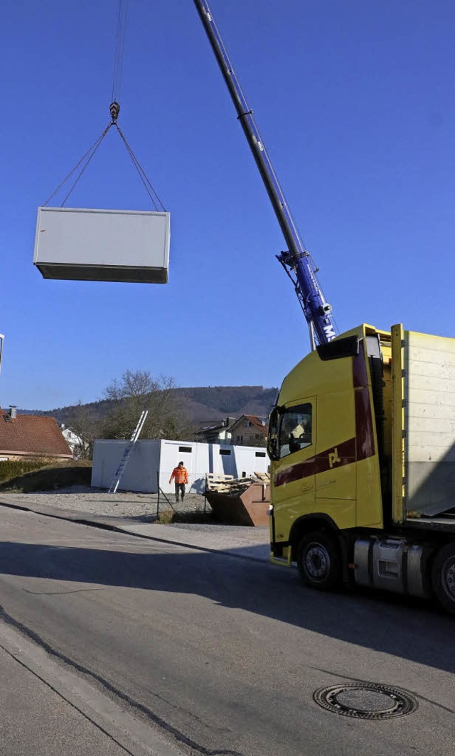 Die Container in der Eisenbahnstrae werden abgebaut.  | Foto: Theo Weber